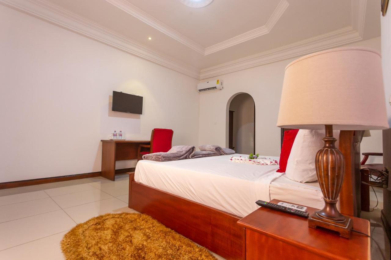 Royal Elmount Hotel Elmina Buitenkant foto