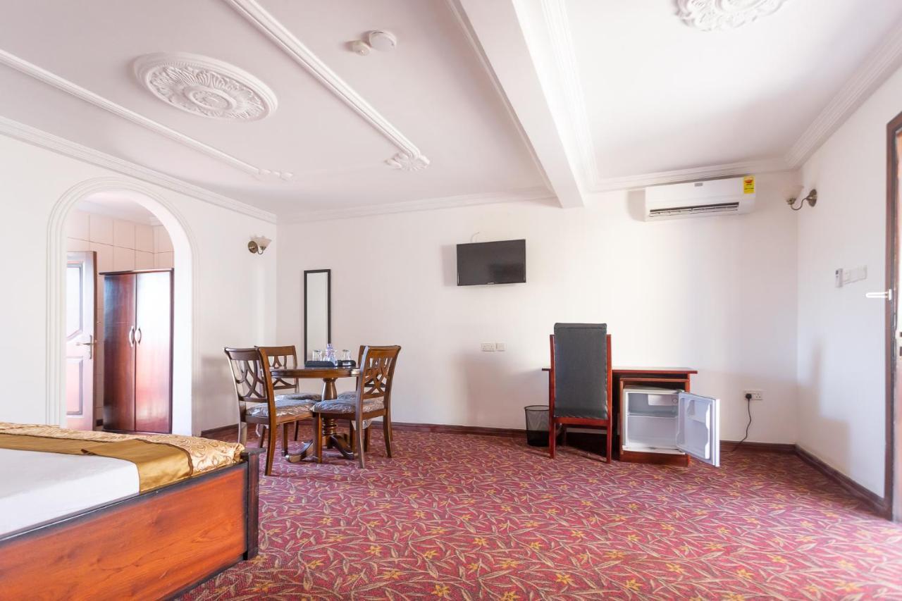 Royal Elmount Hotel Elmina Buitenkant foto