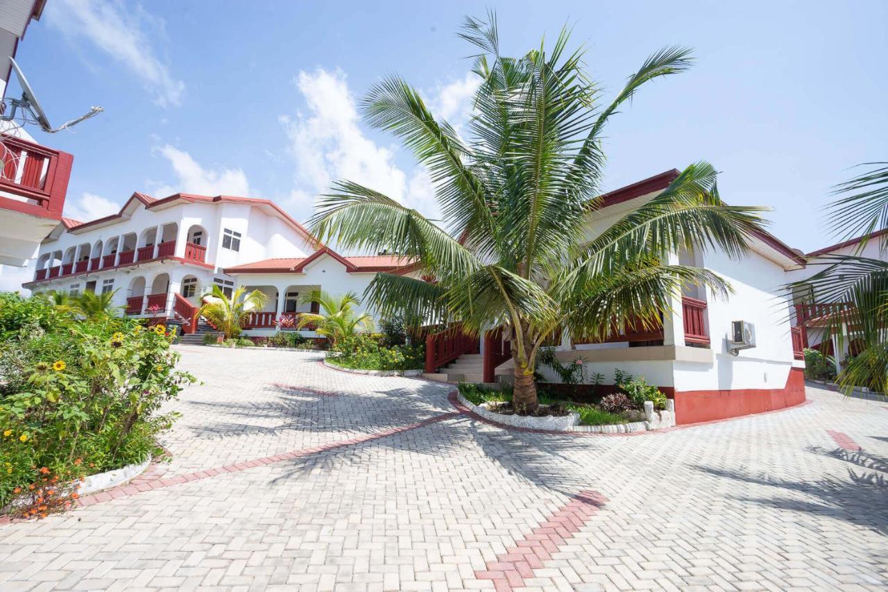 Royal Elmount Hotel Elmina Buitenkant foto